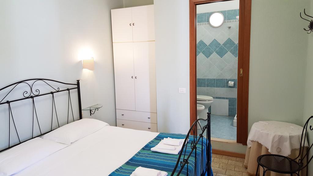 La Baia Apartments Sa Rocca Tunda Стая снимка